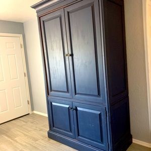 Storage compartment and tv stand